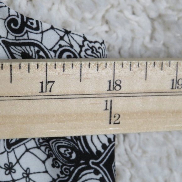 Express* Women's Sleeveless V-Neck Curved Hem Cross Pattern Back Blouse ~Size SP - Picture 7 of 9